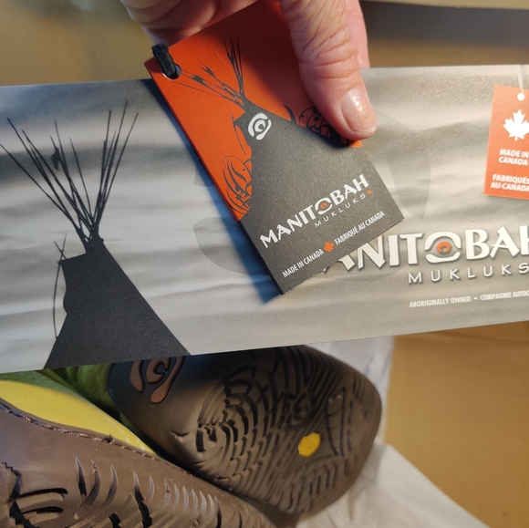 Manitobah Mukluks size 9 new in box - Picture 6 of 8